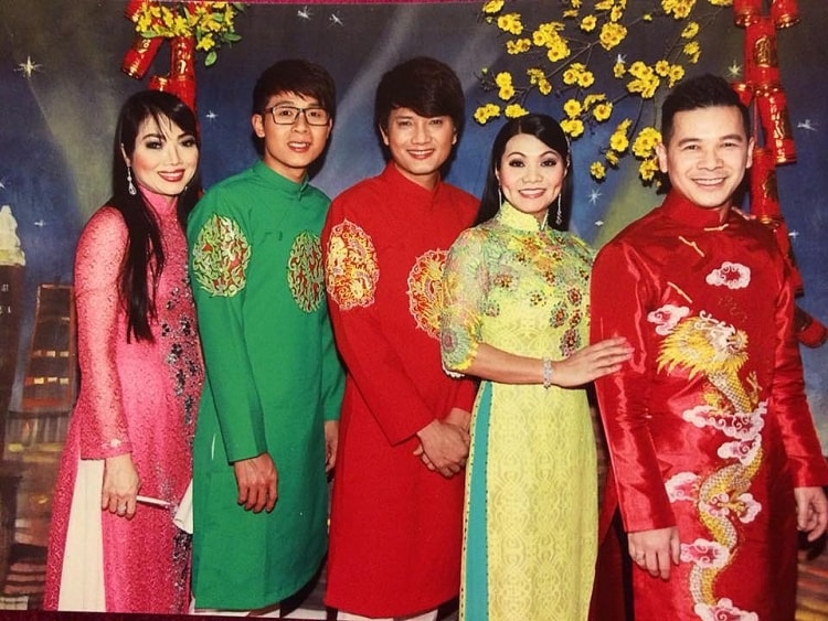 Hòa Hiệp và Bá Thắng nhận sự gửi gắm của NSƯT Ngọc Huyền và MC Thu Thảo trao quà thiện nguyện cho bà con khu cách ly Hòa Hiệp và Bá Thắng nhận sự gửi gắm của NSƯT Ngọc Huyền và MC Thu Thảo trao quà thiện nguyện cho bà con khu cách ly