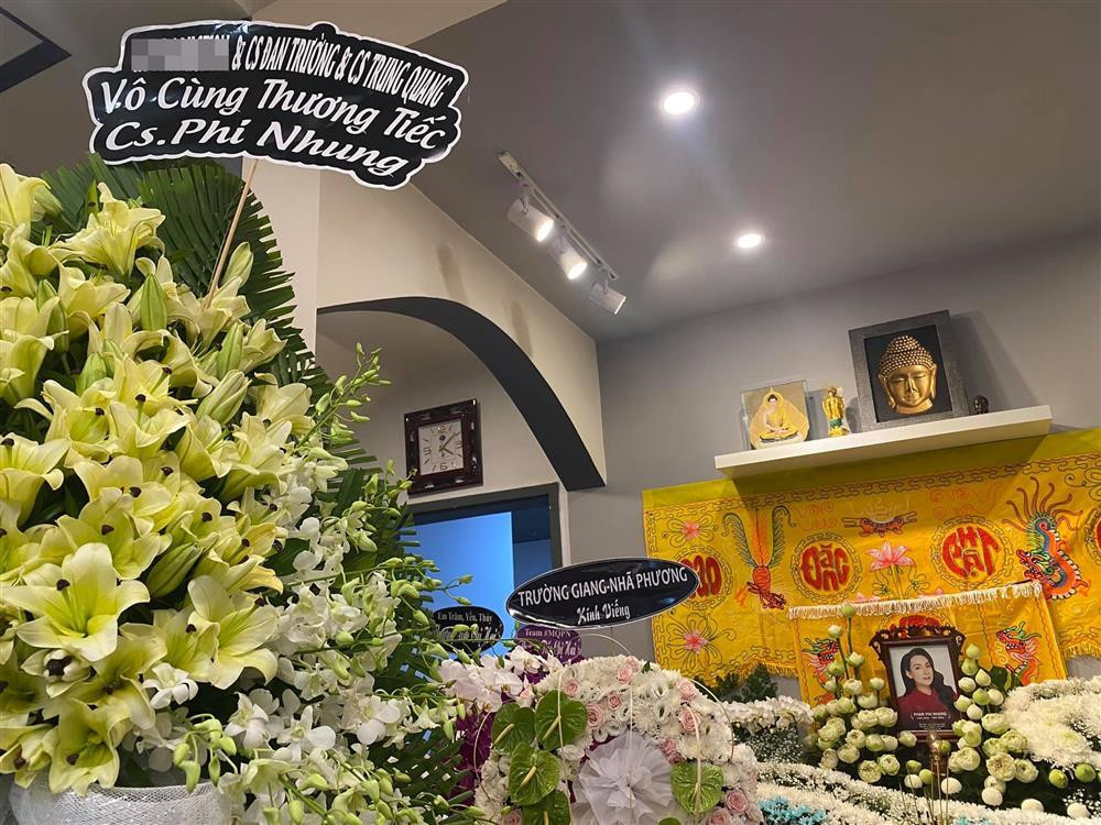 Dàn sao Việt gửi hoa viếng xếp đầy nhà riêng Phi Nhung-5
