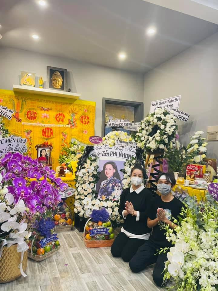 Dàn sao Việt gửi hoa viếng xếp đầy nhà riêng Phi Nhung-11