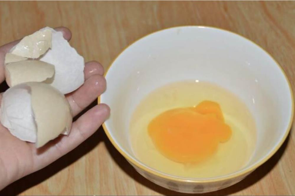 Sự khác biệt giữa trứng vỏ nâu và trứng vỏ trắng là gì? Hàm lượng dinh dưỡng bên trong có khác nhau không?-4