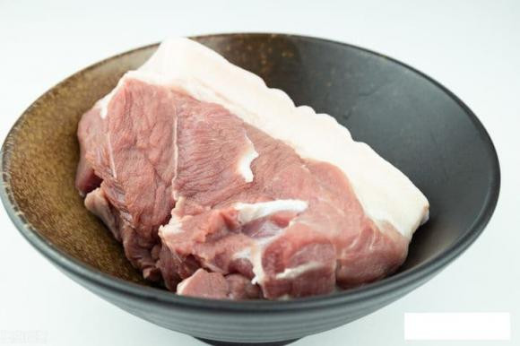 Khi mua thịt lợn, không nên chỉ chọn phần ít mỡ. Các chuyên gia mua thịt thường chọn 4 phần này, vì vậy bạn sẽ mua được thịt ngon cho món nấu phù hợp-5