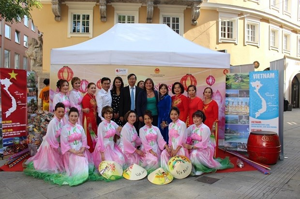 Đức: Dấu ấn Việt Nam tại Lễ hội đa văn hóa thành phố Augsburg - 1