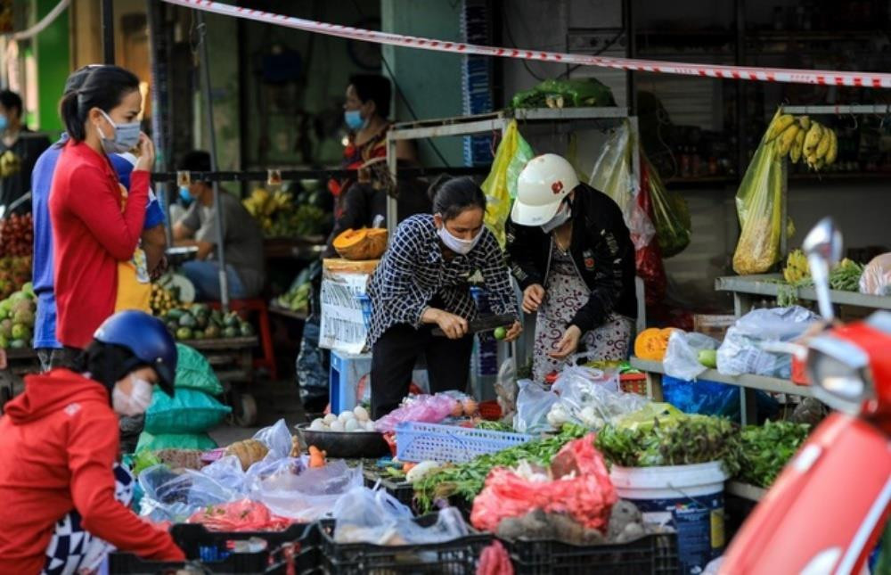 TP.HCM: 21 chợ mở cửa trở lại, có cả chợ Bến Thành, chợ An Đông - 1