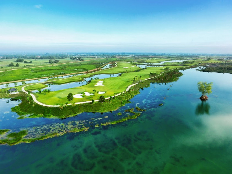 Sân West Lakes Golf & Villas 27 hố tại tỉnh Long An