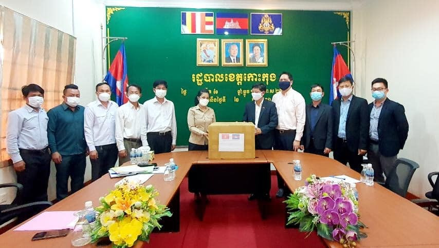 Trao 1000 USD cho dự án cải tạo và nâng cấp lớp học tiếng Việt/Khmer tỉnh Koh Kong (Campuchia)