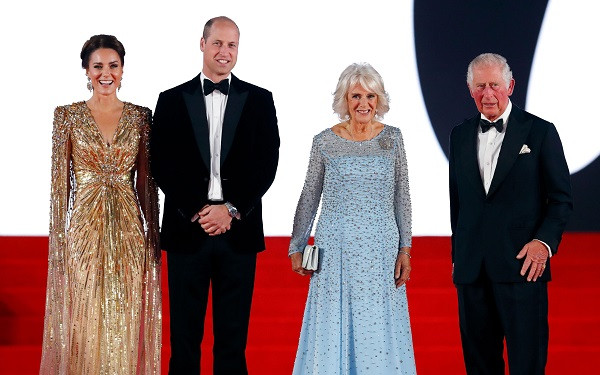 Kate Middleton tái hiện cố công nương Diana trong bộ váy “dát vàng” lộng lẫy - 5