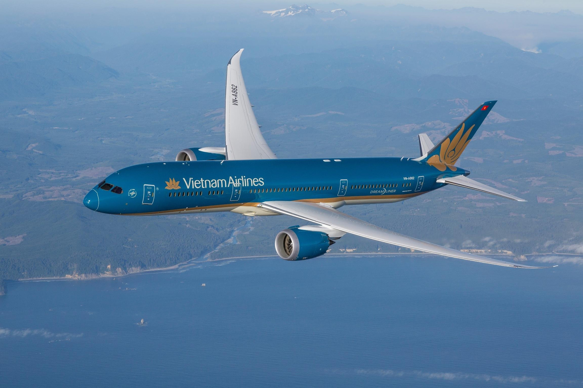 Vietnam Airlines khôi phục 7 đường bay nội địa, miễn phí đổi vé cho khách - 1