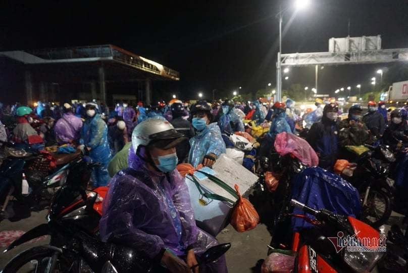 Lần đầu tiên hầm Hải Vân mở cho người dân đi xe máy về quê