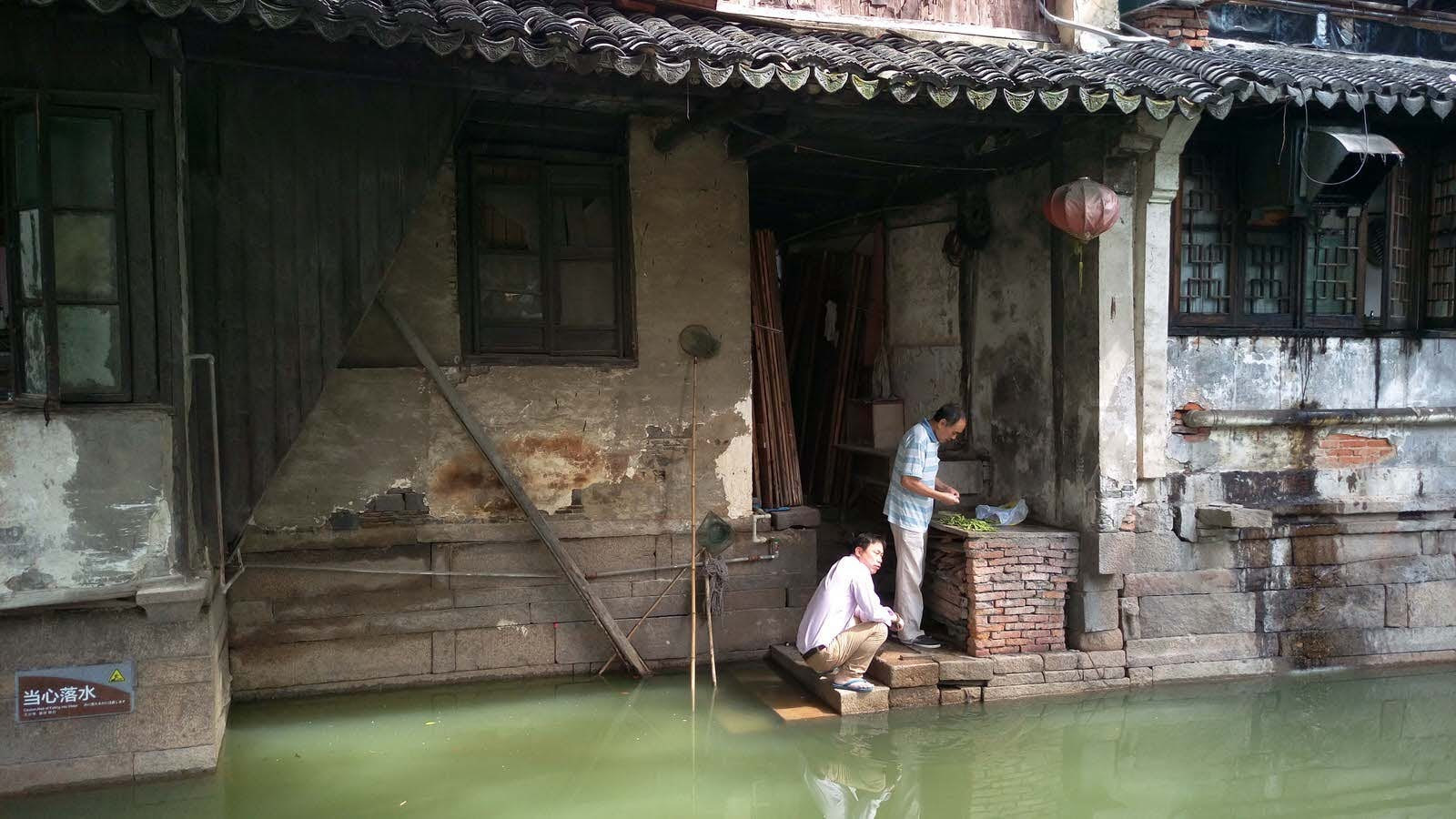 Những thị trấn “sông chảy trong lòng” hết sức lãng mạn ở Trung Quốc - 9