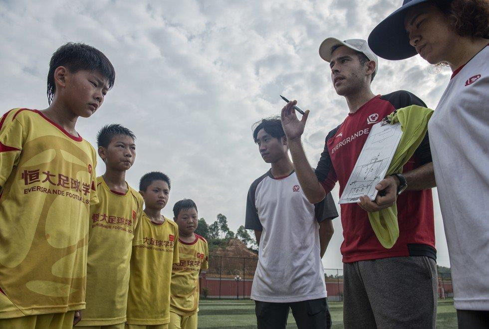 Đầu tư tỷ USD, bóng đá Trung Quốc vẫn chôn chân nhìn giấc mơ World Cup tan vỡ - 4