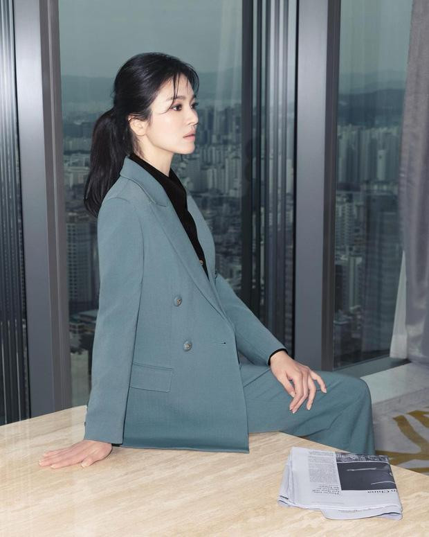 Chồng cũ liếc mắt đưa tình mỹ nhân, Song Hye Kyo phản ứng?-6