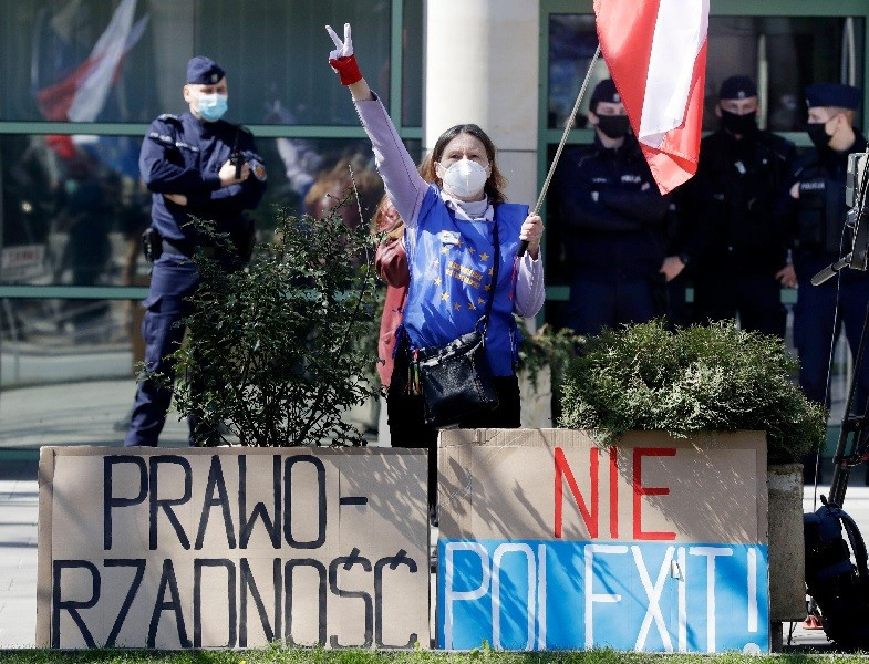 Ba Lan đang đùa với lửa, châm ngòi nổ 'Polexit'? Pháp cảnh báo cuộc tấn công châu Âu