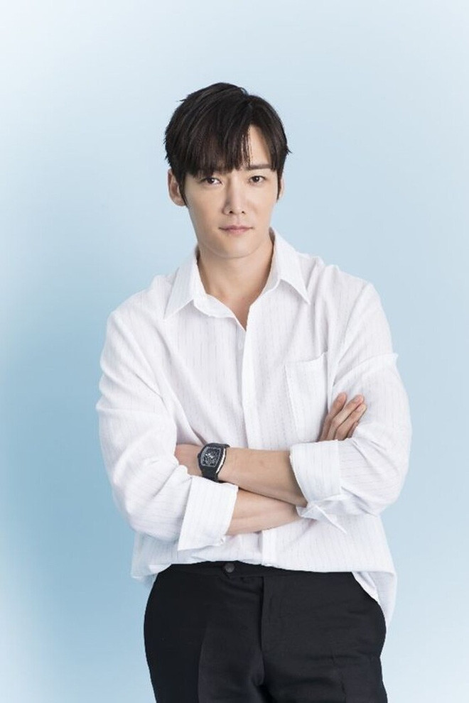 'Tài tử Người thừa kế' - Choi Jin Hyuk bị cảnh sát bắt vì mở quán bar chui giữa lúc giãn cách xã hội