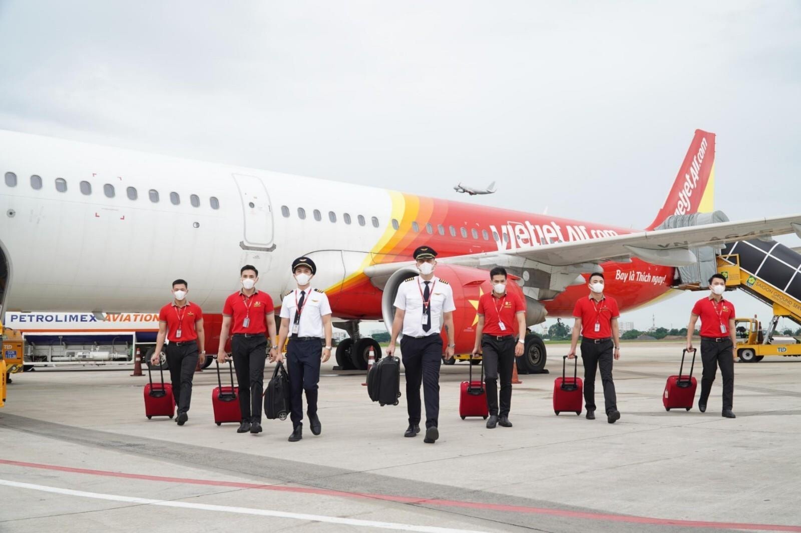 Từ 10/10, Vietjet mở lại 15 đường bay đón khách - 1