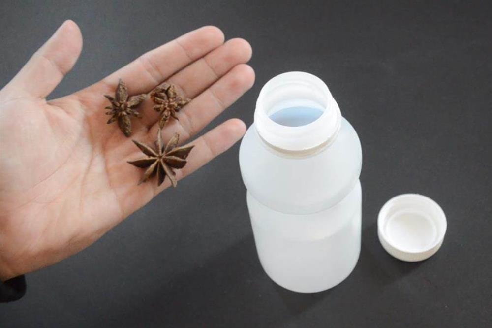 Treo một chai nhựa trong tủ quần áo không ngờ lại giải quyết được vấn đề lớn của mỗi gia đình-3