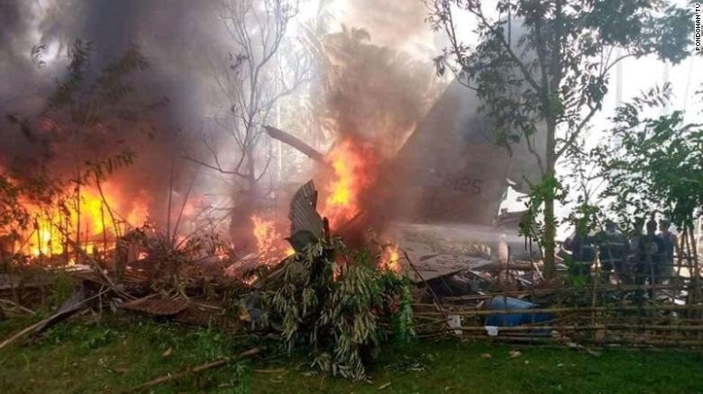 Vụ máy bay rơi ở Philippines: Số người tử vong tăng mạnh. (Nguồn: CNN)