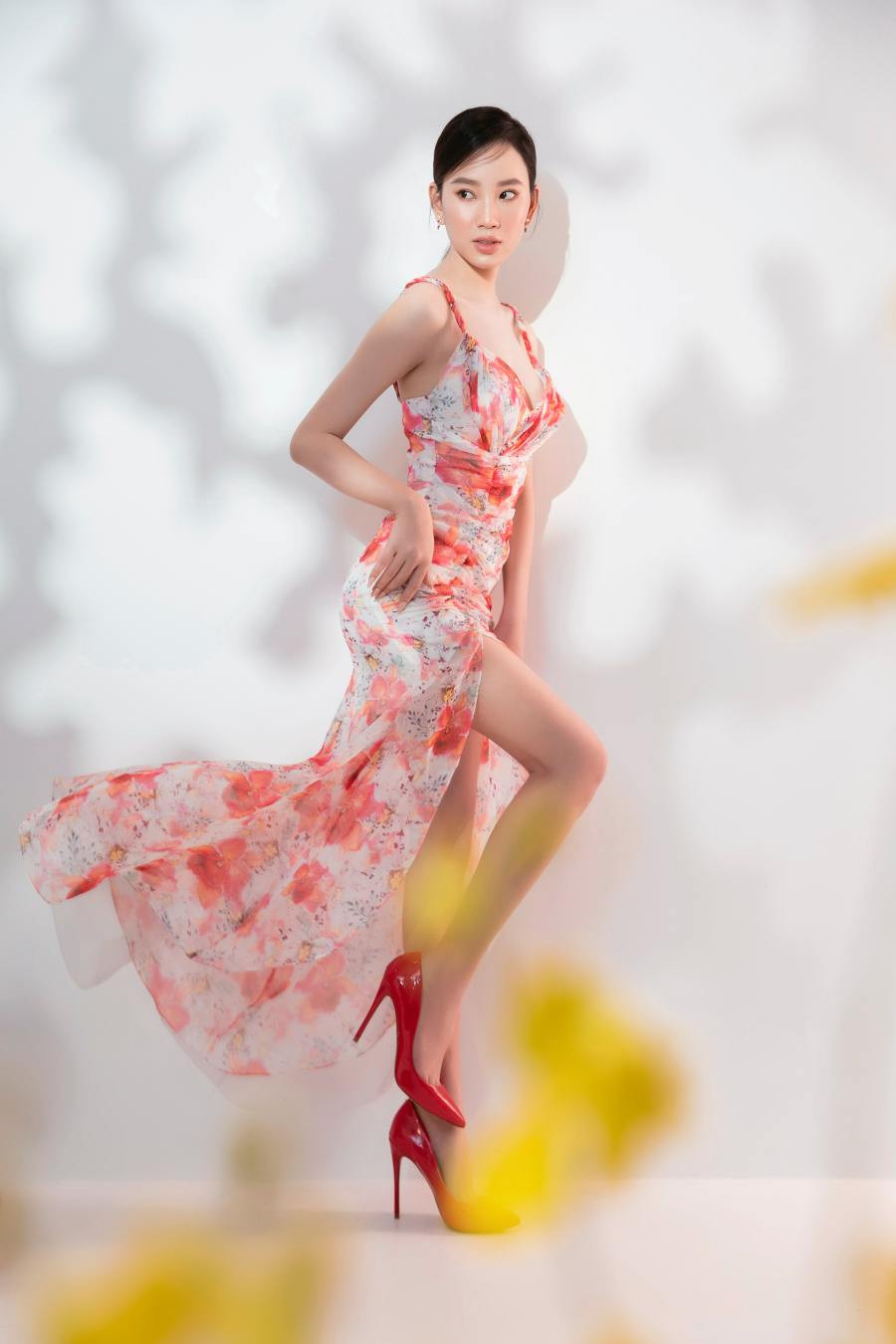 Đại diện Việt Nam tại Hoa hậu Liên lục địa diện váy hoa rực rỡ của NTK Đỗ Long - 1