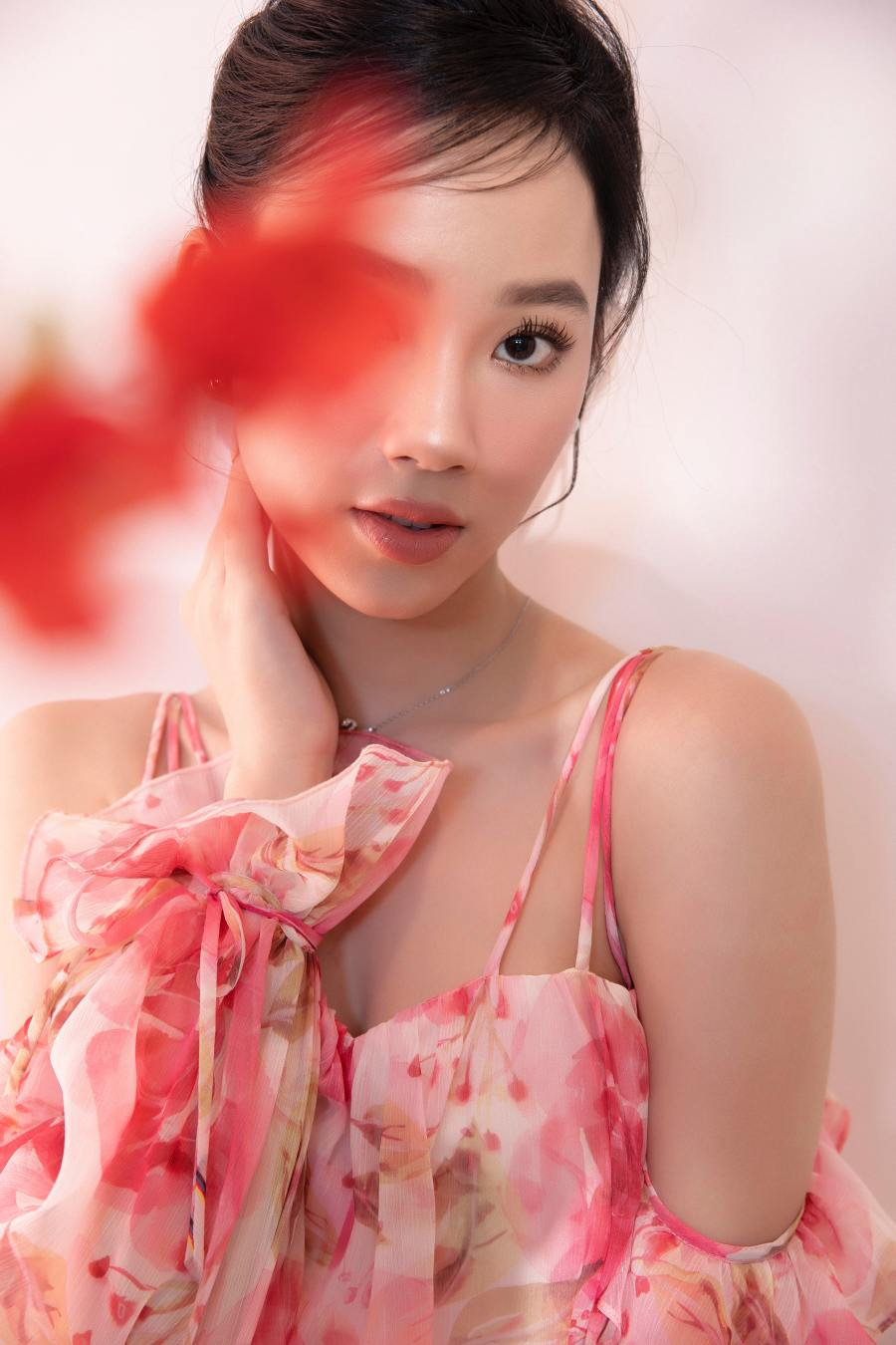 Đại diện Việt Nam tại Hoa hậu Liên lục địa diện váy hoa rực rỡ của NTK Đỗ Long - 7