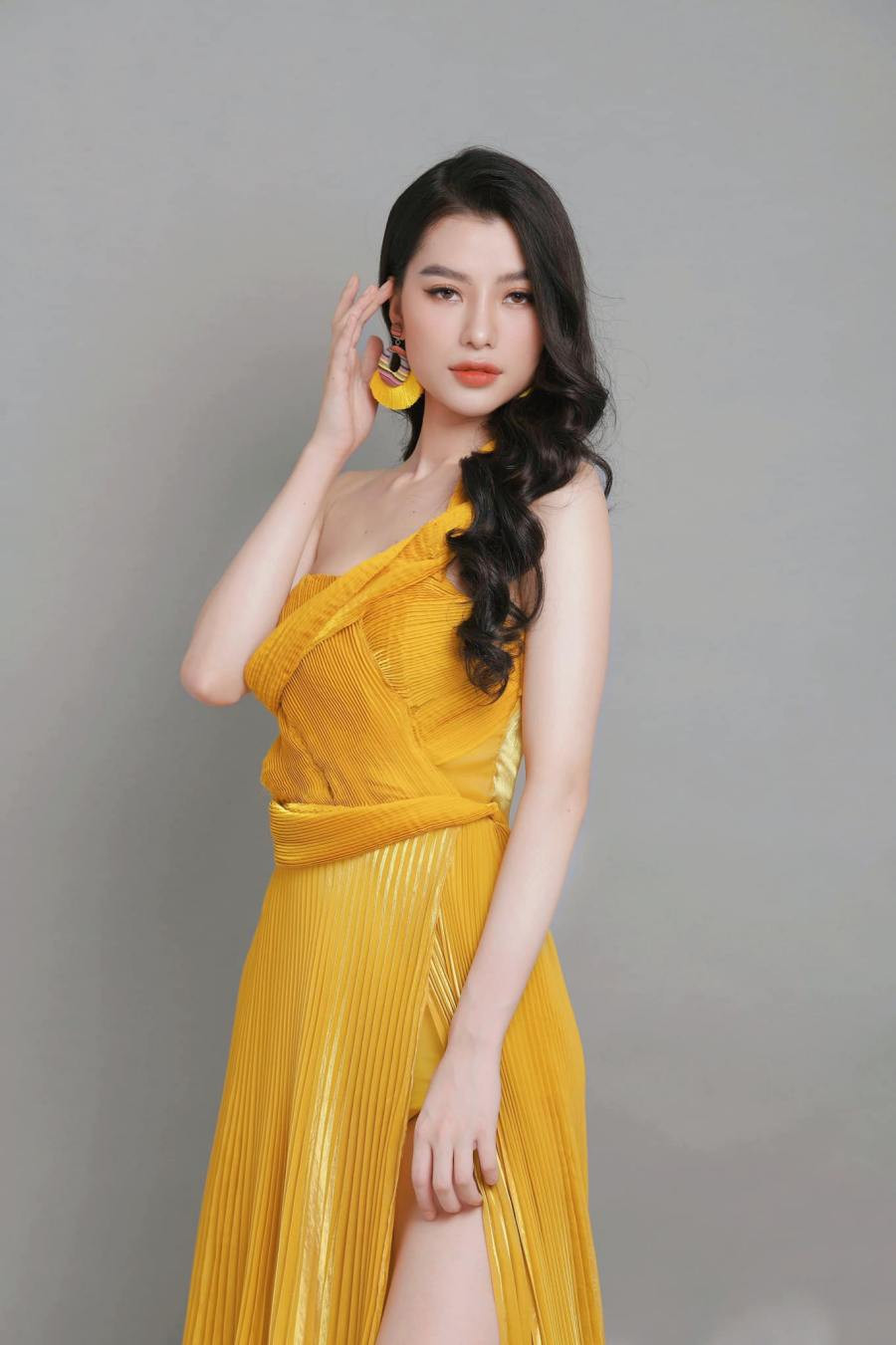 Người đẹp Hà thành cao gần 1,8m, vòng 3 lớn 100cm gây xôn xao Hoa hậu Hoàn vũ VN - 5