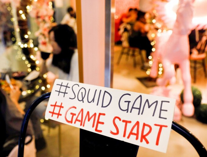 Quán cà phê hút khách nhờ trò chơi Squid Game - 3