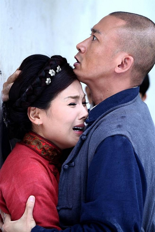 'Mỹ nhân cổ trang' Lưu Đào yêu 'Càn Long' Nhiếp Viễn trong phim hành động 'Hoa Hồng lửa'