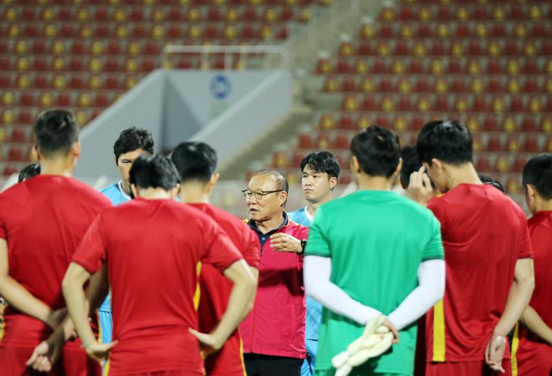 Tuyển Việt Nam tập làm quen sân, sẵn sàng giành điểm số lịch sử trước Oman - 1