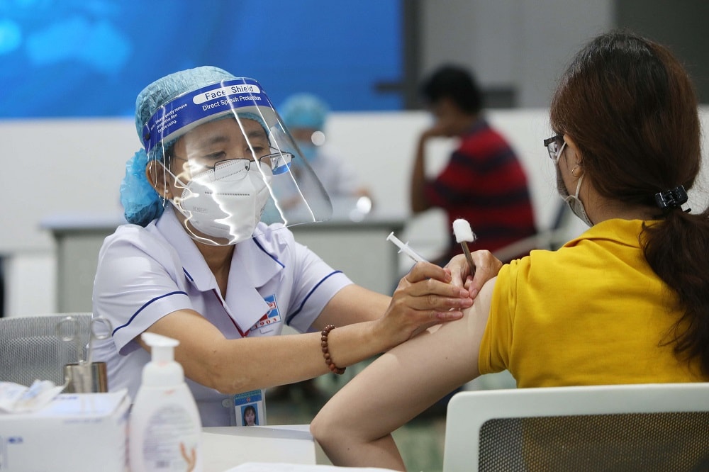 Trưa 12/10: Đã tiêm gần 55,9 triệu liều vaccine COVID-19; Bến Tre, Tây Ninh ghi nhận thêm các ca F0 - Ảnh 1. Trưa 12/10: Đã tiêm gần 55,9 triệu liều vaccine COVID-19; Bến Tre, Tây Ninh ghi nhận thêm các ca F0 - Ảnh 1.