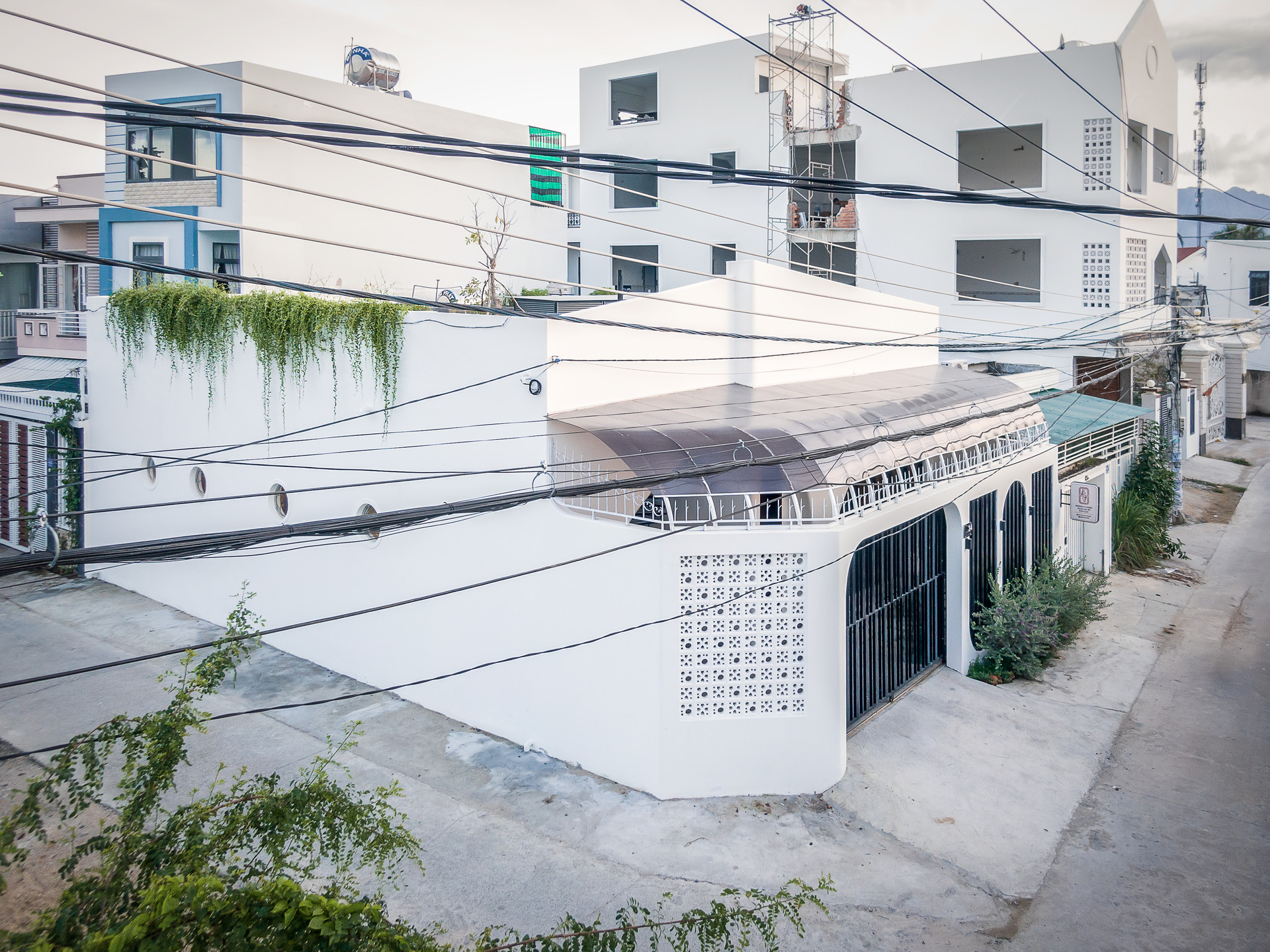 Ngôi nhà 180m2 ở Nha Trang có kiến trúc độc, lạ nhờ đường cong tinh tế