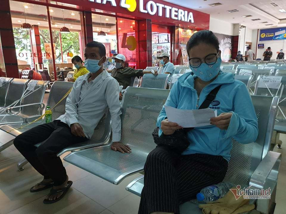 Ga Sài Gòn mở cửa đón khách sau hơn 3 tháng giãn cách xã hội