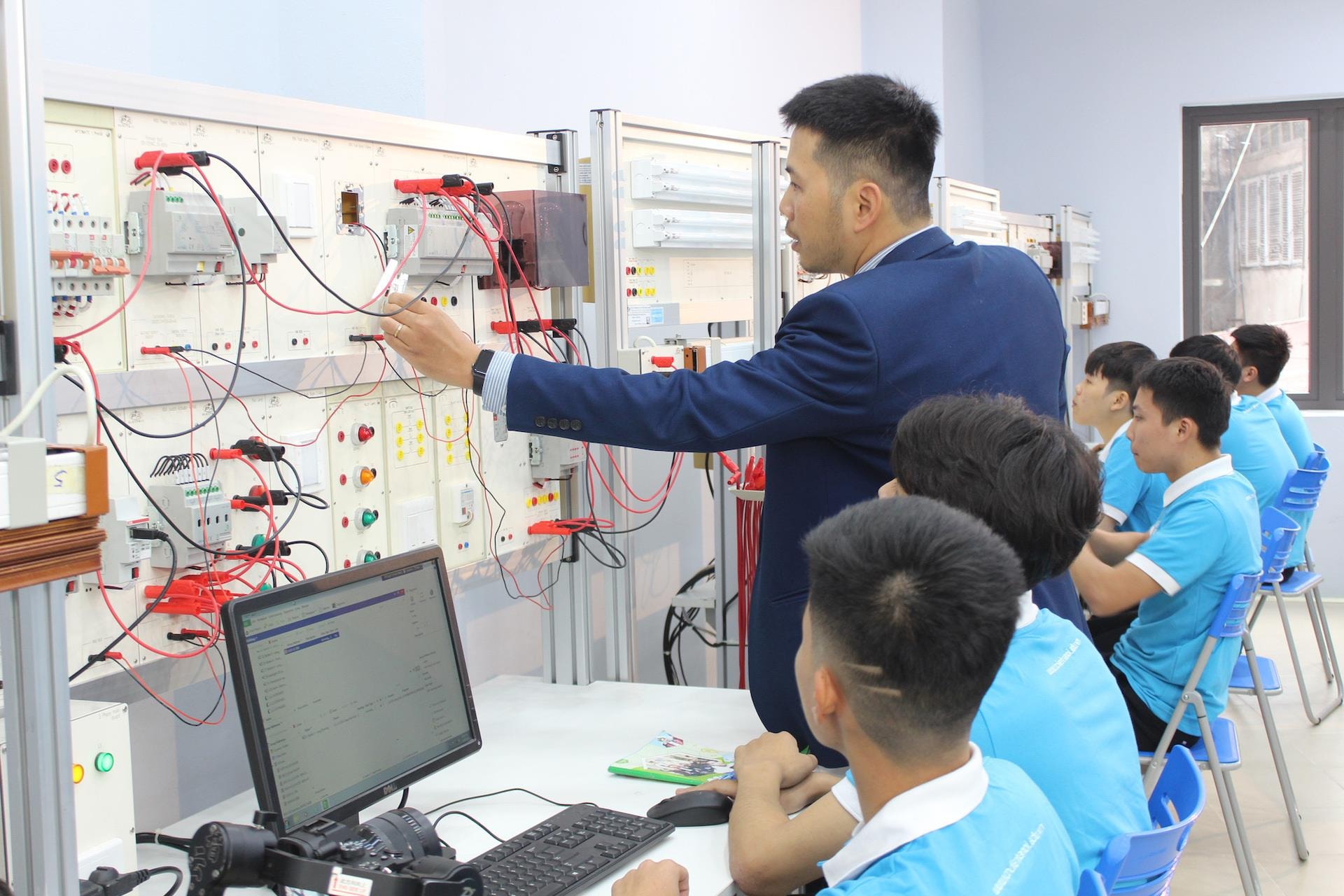 Thí điểm cho học sinh tốt nghiệp lớp 9 đăng ký học cao đẳng nghề - 1