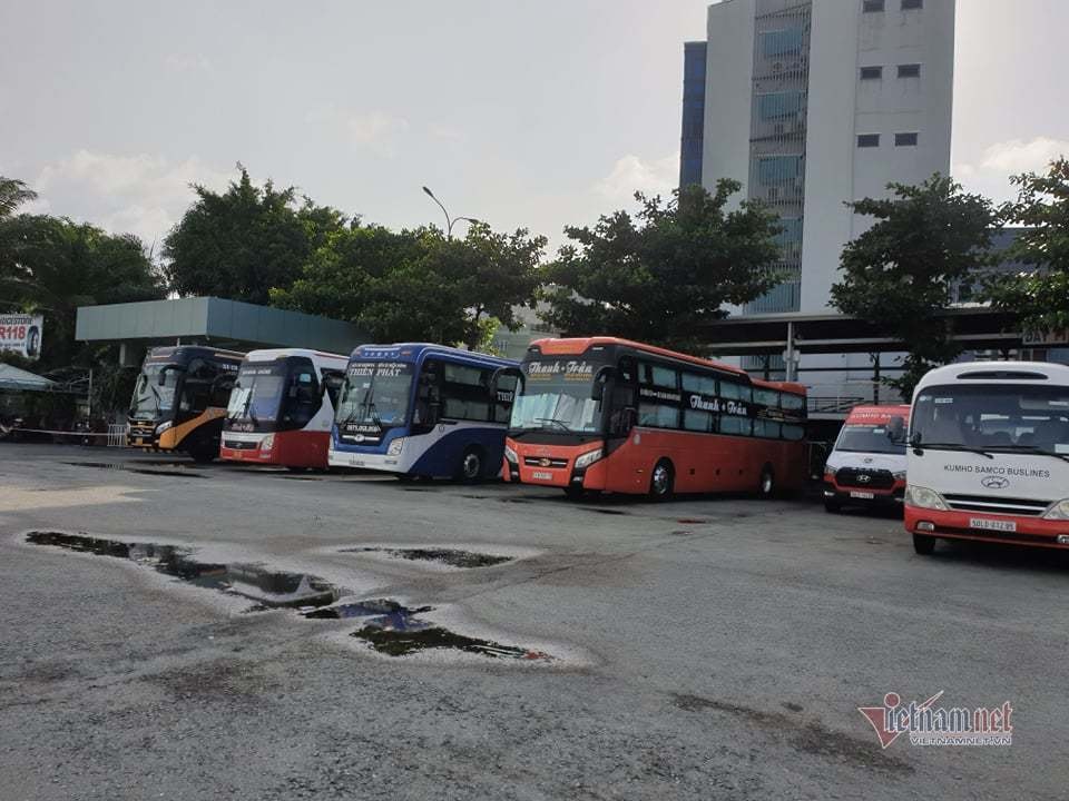 Ngày đầu Bến xe Miền Đông cho chạy liên tỉnh, tài xế nhẫn nại chờ khách