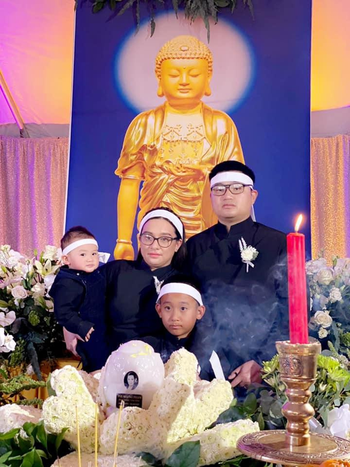 Con gái ruột Phi Nhung nói lời cuối sau hoàn thiện tang lễ mẹ-3