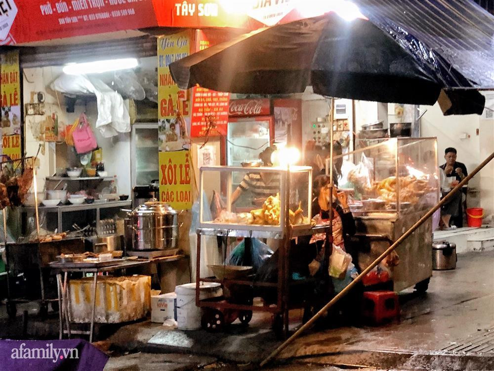 Trời mưa gió lạnh, người Hà Nội vẫn ra đường ăn bát cháo sườn-4