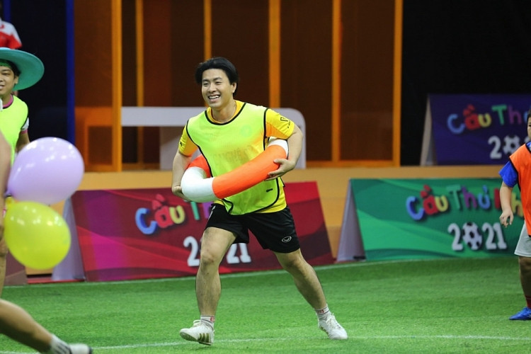 Akira Phan dính chấn thương khi tham gia chương trình truyền hình thực tế 'Cầu thủ nhí 2021'
