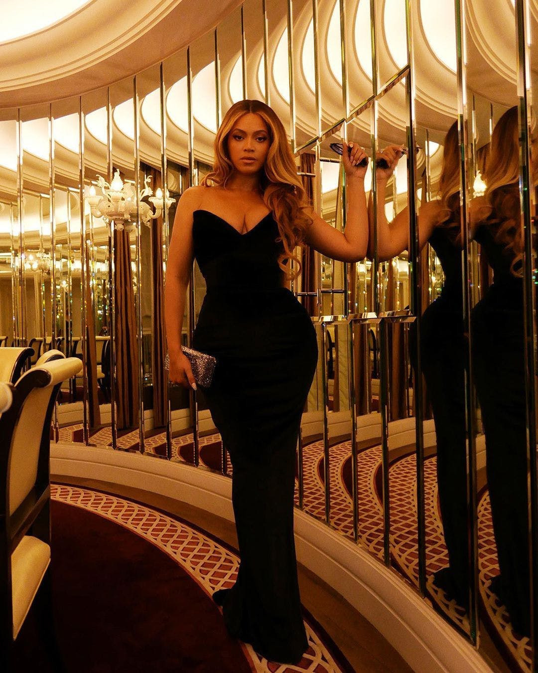 Beyoncé và Jay-Z ton-sur-ton với thiết kế đen và trắng - 4