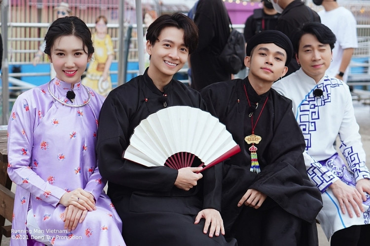 Dàn cast 'Running Man Vietnam' diện áo dài khoe viral 'đỉnh cao' tại Hàn Quốc