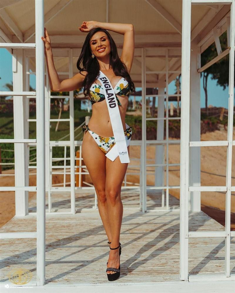Thí sinh Miss Intercontinental 2021 tạo dáng phản cảm với bikini-7