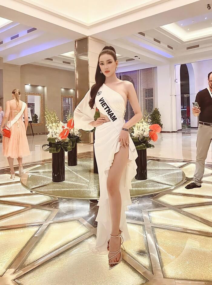 Bị nghi buôn lậu, Ái Nhi vẫn chiếm spotlight ở Miss Intercontinental-7