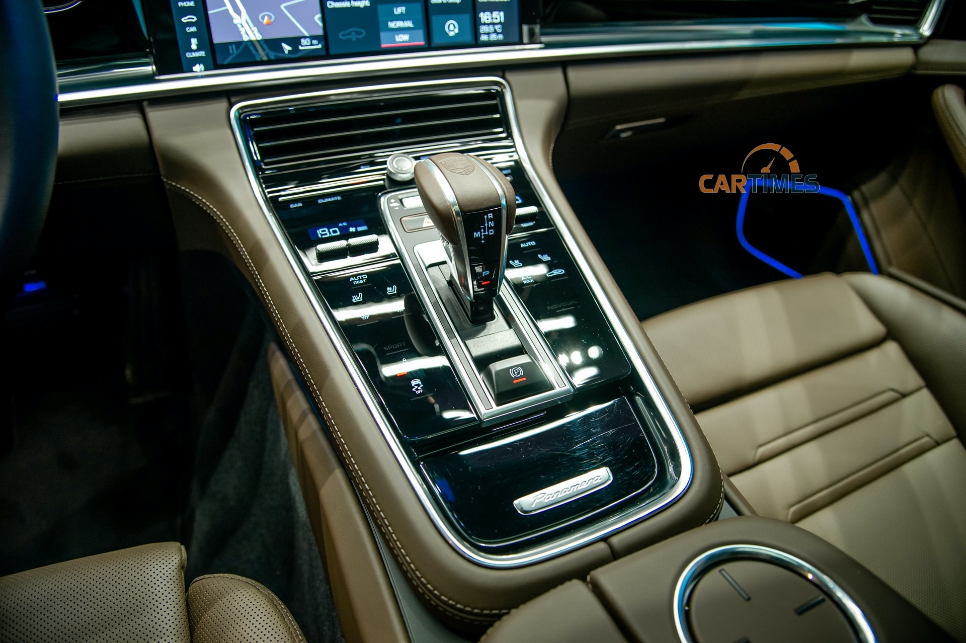 Cần số xe Porsche Panamera 2021 Cần số xe Porsche Panamera 2021