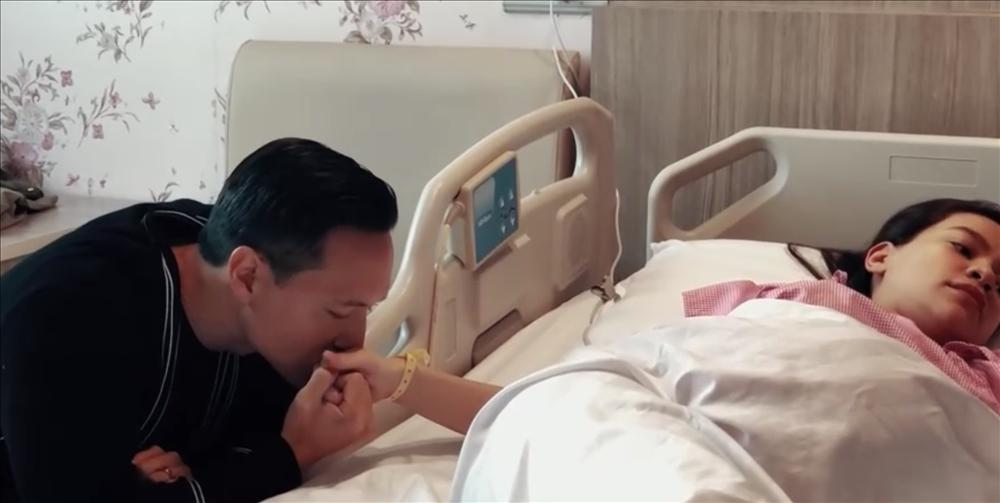 Phan Thành bù xù, Kim Lý đỏm dáng khi túc trực vợ sau sinh-3