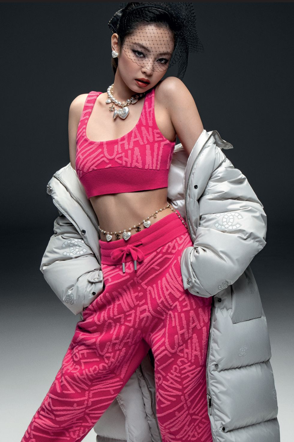 Jennie Blackpink là gương mặt đại diện cho Coco Neige 2021 của Chanel - 3