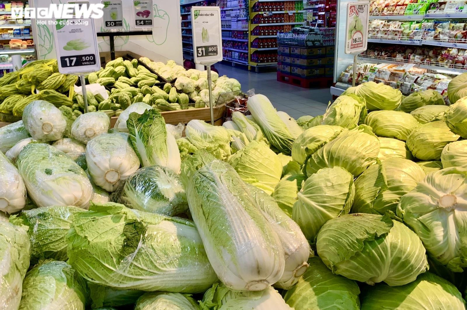 Hà Nội: Rau xanh tăng giá 'phi mã', đắt hơn thịt heo - 2