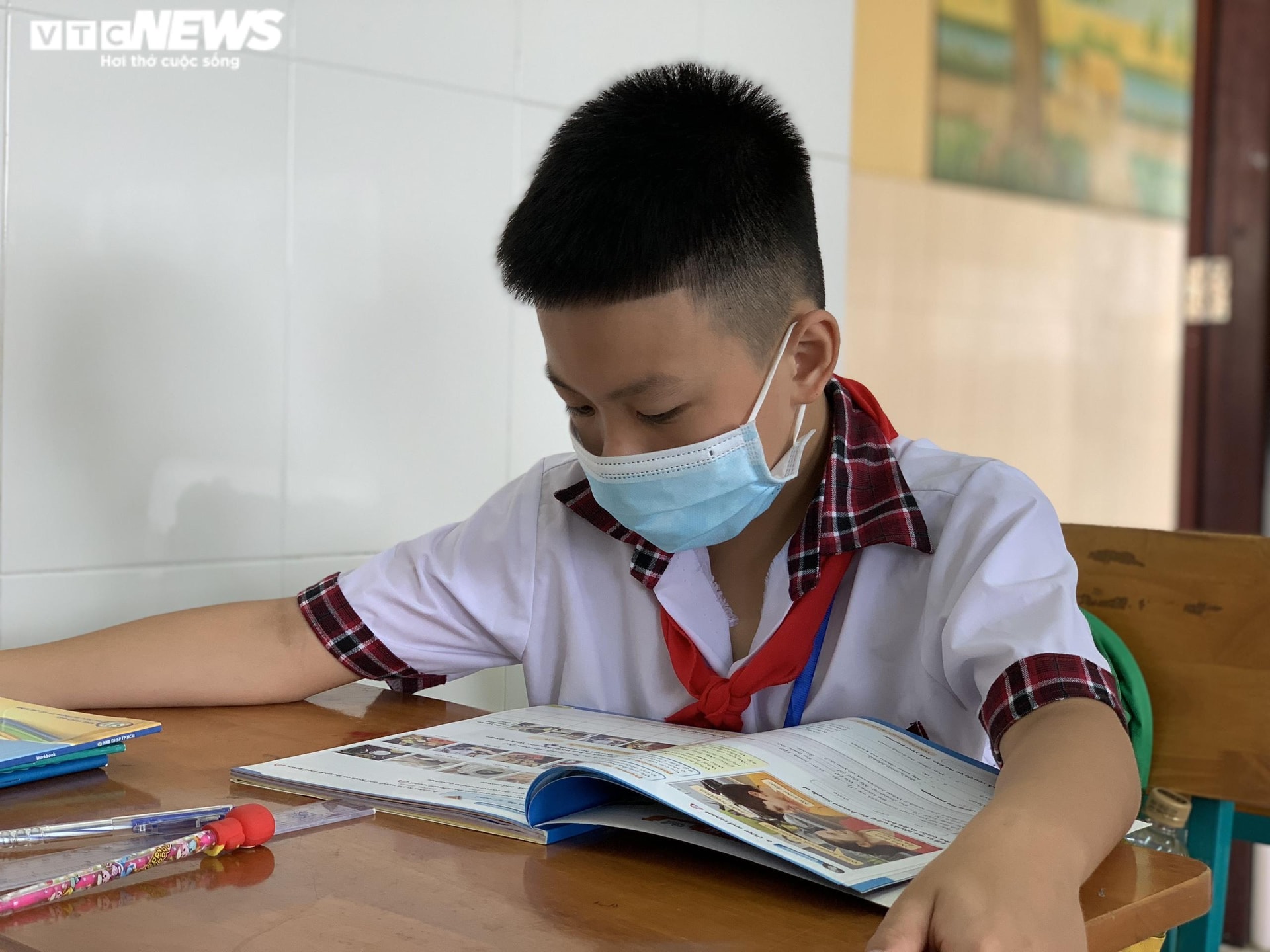 Ảnh: Ngày đầu trở lại trường của học sinh TP.HCM - 4