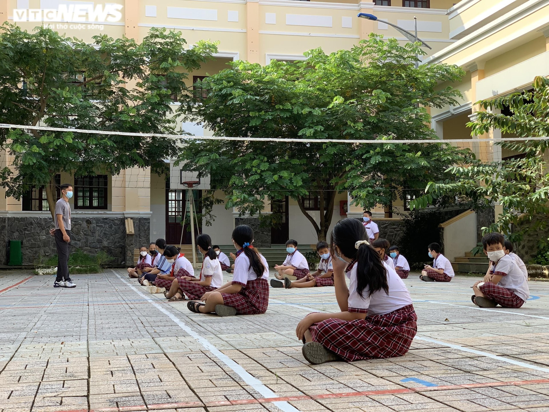 Ảnh: Ngày đầu trở lại trường của học sinh TP.HCM - 5