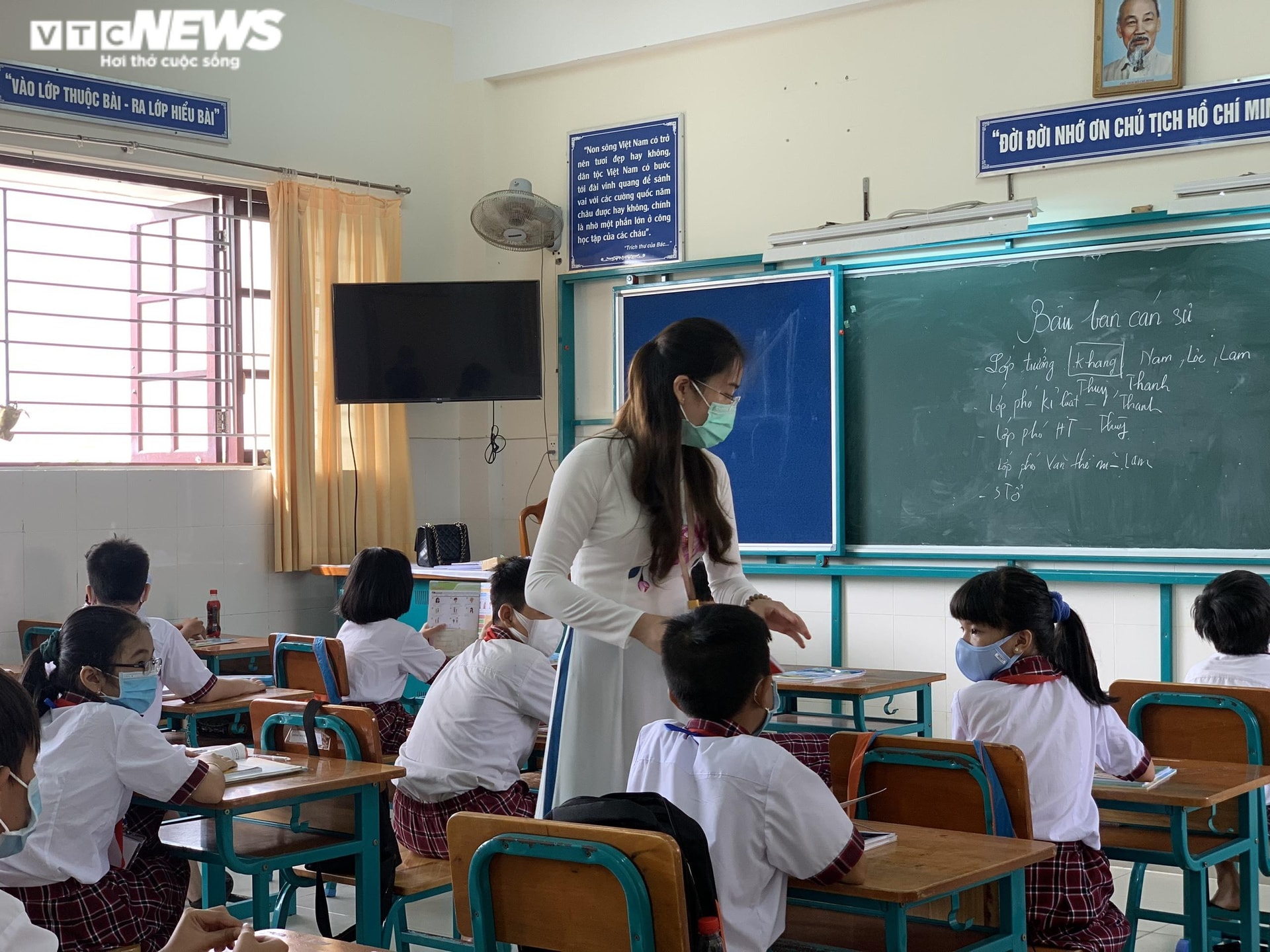 Ảnh: Ngày đầu trở lại trường của học sinh TP.HCM - 3