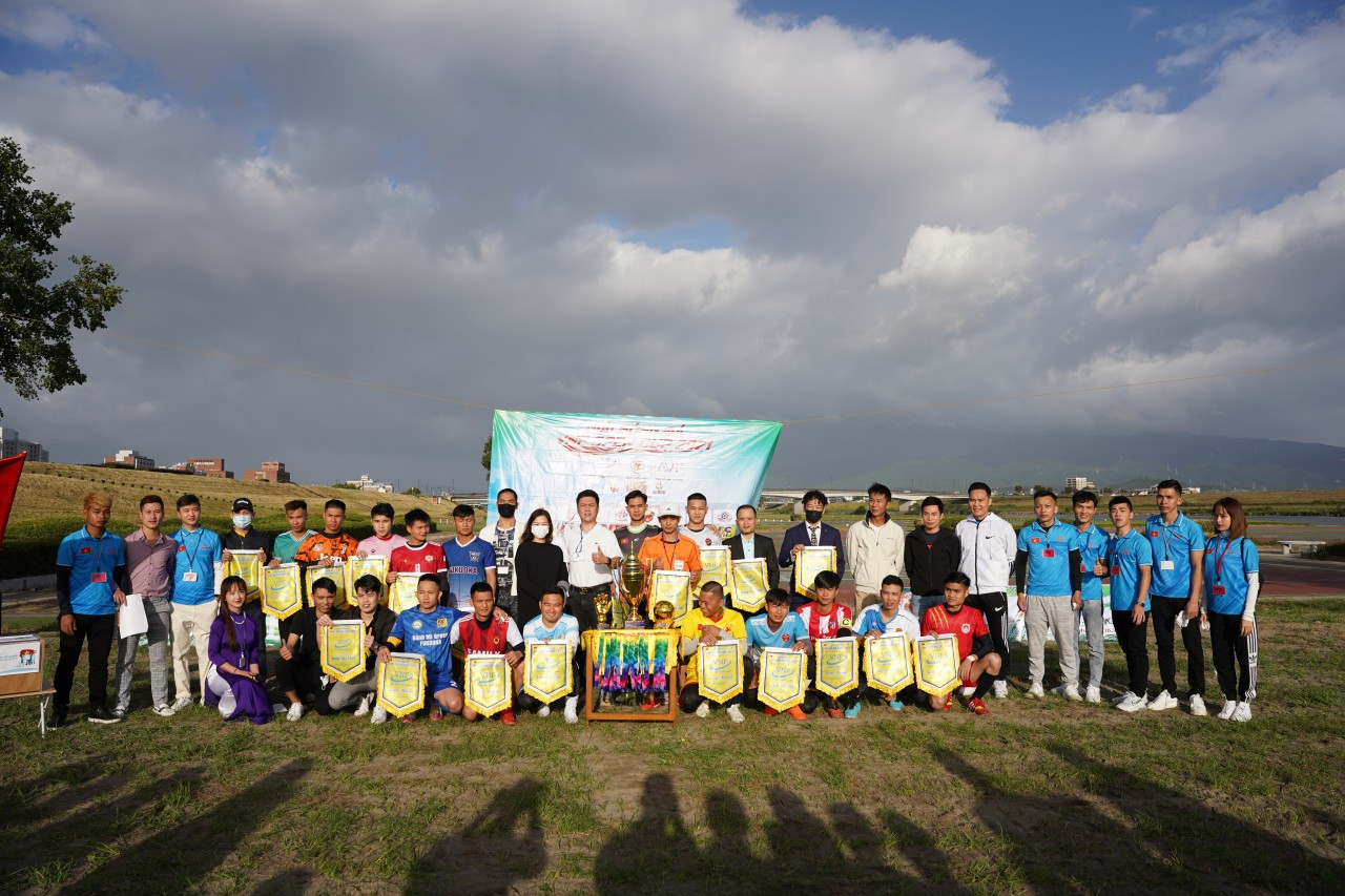 Người Việt tại Fukuoka (Nhật Bản) gây quỹ ủng hộ quê nhà phòng, chống Covid-19 bằng bóng đá