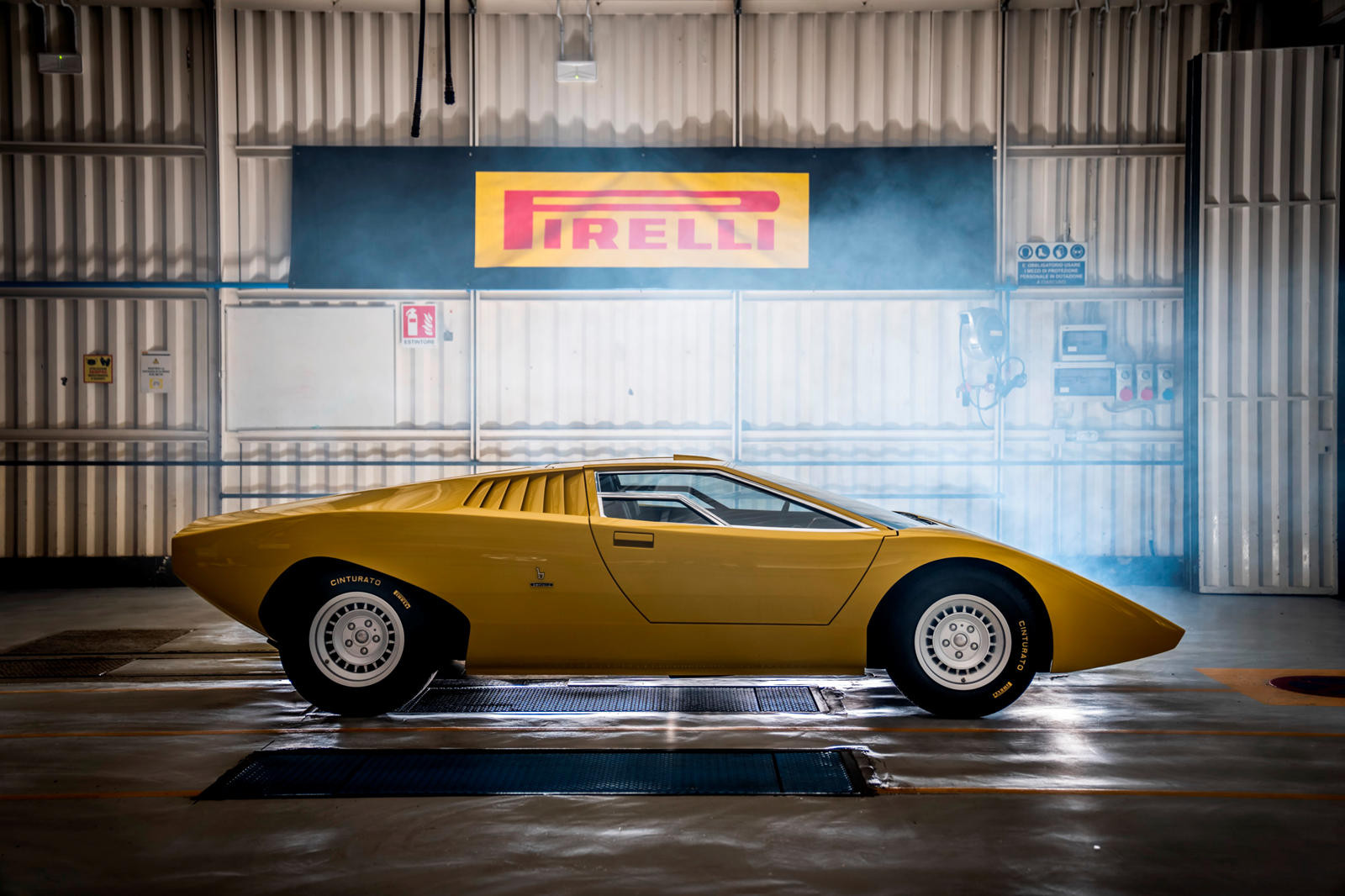 Thân xe Lamborghini Countach LP 500