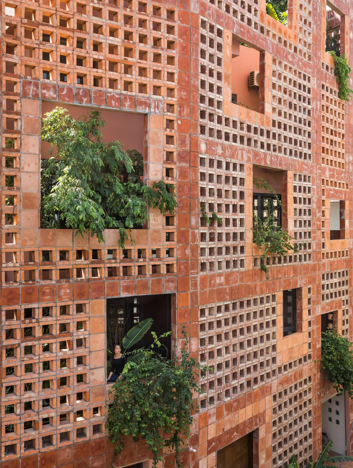 Ngắm ngôi nhà gạch đỏ Bát Tràng giành giải thưởng kiến trúc quốc tế ảnh 4