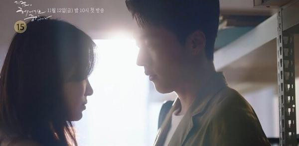 Song Hye Kyo cảm nắng trai trẻ trong teaser bom tấn mới-5