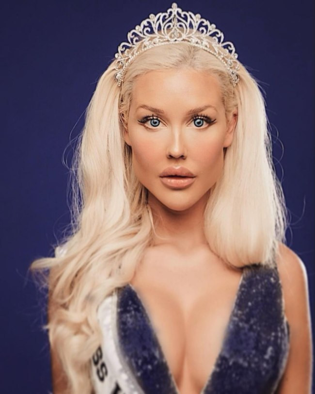 Hoa hậu Thế giới Thụy Điển 2021 gây chú ý vì vòng 1 ngoại cỡ
